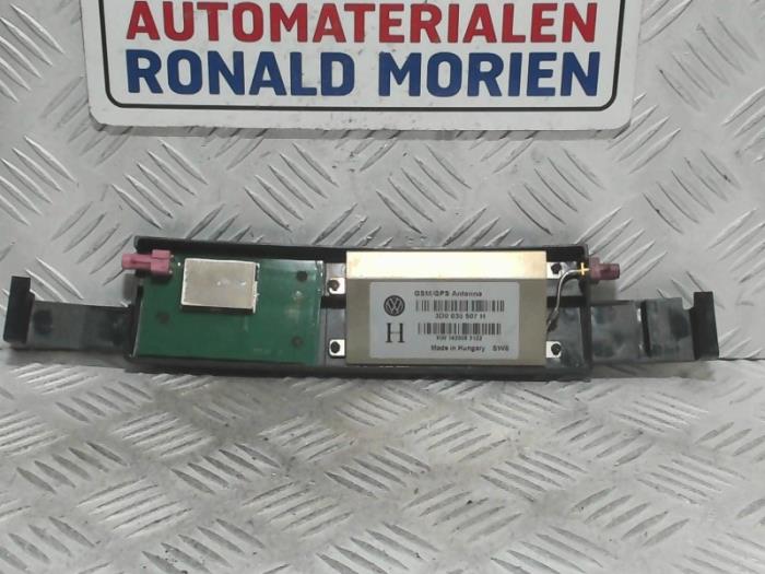Używane Antena GPS Volkswagen Phaeton (3D) 5.0 V10 TDI 4Motion Cena € 20,00 Procedura marży oferowane przez Automaterialen Ronald Morien B.V.