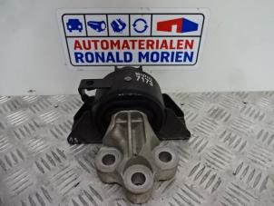 Usagé Support boîte de vitesse Opel Mokka/Mokka X 1.4 Turbo 16V 4x2 Prix € 29,00 Règlement à la marge proposé par Automaterialen Ronald Morien B.V.