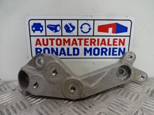 Usagé Support boîte de vitesse Opel Mokka/Mokka X 1.4 Turbo 16V 4x2 Prix € 20,00 Règlement à la marge proposé par Automaterialen Ronald Morien B.V.
