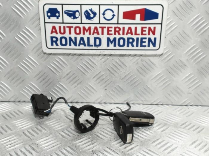 Używane Modul immobilizera Opel Mokka/Mokka X 1.4 Turbo 16V 4x2 Cena € 25,00 Procedura marży oferowane przez Automaterialen Ronald Morien B.V.