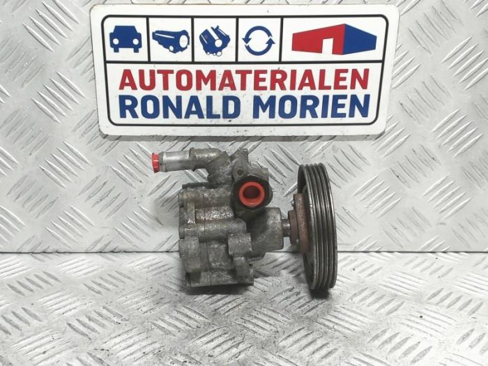 Usagé Pompe de direction Dacia Sandero II 1.2 16V Prix € 75,00 Règlement à la marge proposé par Automaterialen Ronald Morien B.V.