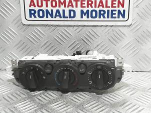 Używane Panel sterowania nagrzewnicy Ford Focus 2 2.0 16V Cena € 19,00 Procedura marży oferowane przez Automaterialen Ronald Morien B.V.
