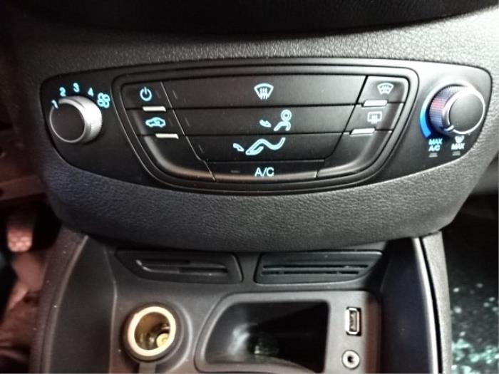 Panel de control de calefacción de un Ford Transit Courier 1.5 TDCi 75 2015