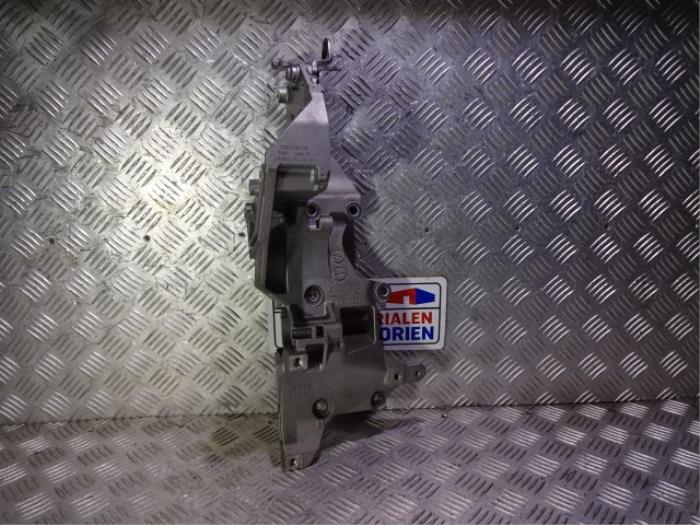 Used Alternator upper bracket Skoda Fabia II (5J) 1.6 TDI 16V 90 Price € 25,00 Margin scheme offered by Automaterialen Ronald Morien B.V.