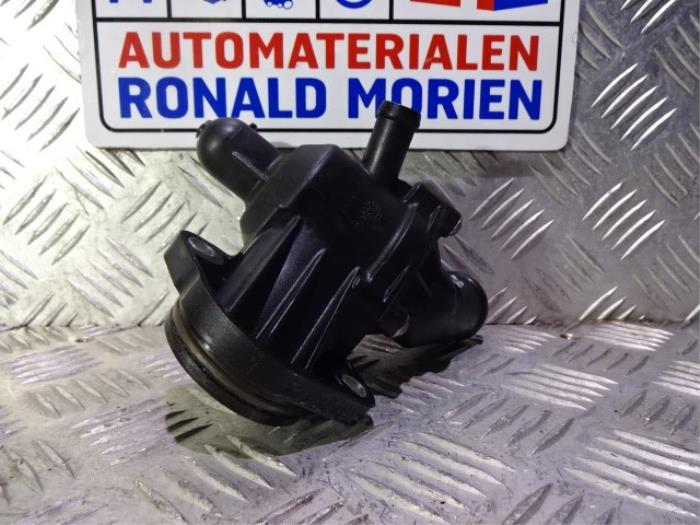 Gebrauchte Thermostatgehäuse Skoda Fabia II (5J) 1.6 TDI 16V 90 Preis € 25,00 Margenregelung angeboten von Automaterialen Ronald Morien B.V.