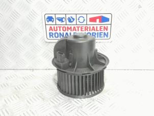 Usados Motor de ventilador de calefactor Volkswagen Sharan (7M8/M9/M6) 1.9 TDI 115 4Motion Precio € 45,00 Norma de margen ofrecido por Automaterialen Ronald Morien B.V.
