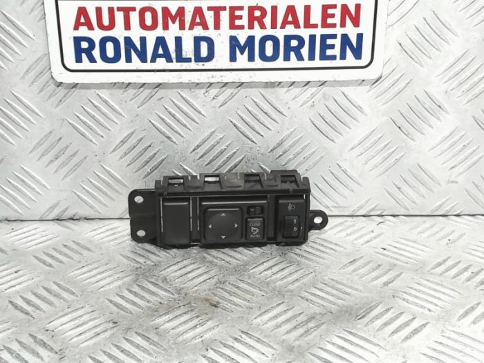 Używane Przelacznik lusterka Nissan Juke (F15) 1.6 16V Cena € 29,00 Procedura marży oferowane przez Automaterialen Ronald Morien B.V.