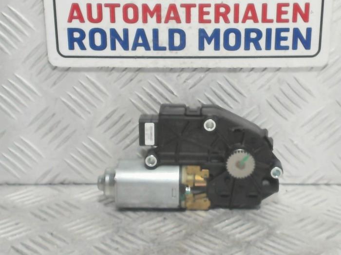Używane Silnik szyberdachu Peugeot 508 SW (8E/8U) 1.6 HDiF 16V Cena € 49,00 Procedura marży oferowane przez Automaterialen Ronald Morien B.V.