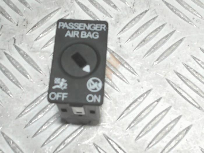 Interruptor de airbag de un Volkswagen Passat Variant (3G5) 2.0 TDI 16V 150 2019
