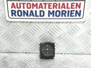 Usados Reloj Volkswagen Passat Variant (3G5) 2.0 TDI 16V 150 Precio € 19,00 Norma de margen ofrecido por Automaterialen Ronald Morien B.V.