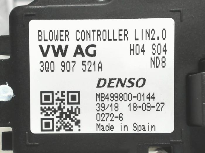 Heater resistor from a Volkswagen Passat Variant (3G5) 2.0 TDI 16V 150 2019