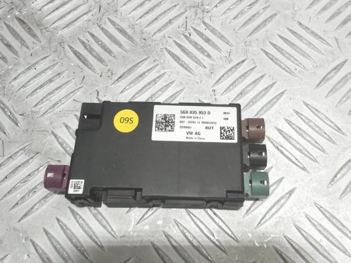 Module USB from a Volkswagen Passat Variant (3G5) 2.0 TDI 16V 150 2019