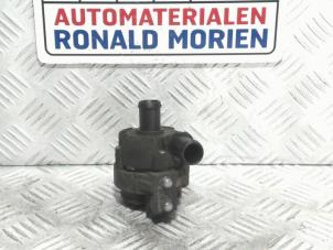Usados Bomba de agua adicional Volkswagen Passat Variant (3G5) 2.0 TDI 16V 150 Precio € 19,00 Norma de margen ofrecido por Automaterialen Ronald Morien B.V.