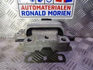 Gebrauchte Getriebe Halterung Volkswagen Passat (3C2) 1.6 FSI 16V Preis € 30,00 Margenregelung angeboten von Automaterialen Ronald Morien B.V.