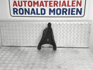 Usagé Bras de suspension avant gauche Renault Twingo II (CN) 1.5 dCi 90 FAP Prix € 25,00 Règlement à la marge proposé par Automaterialen Ronald Morien B.V.
