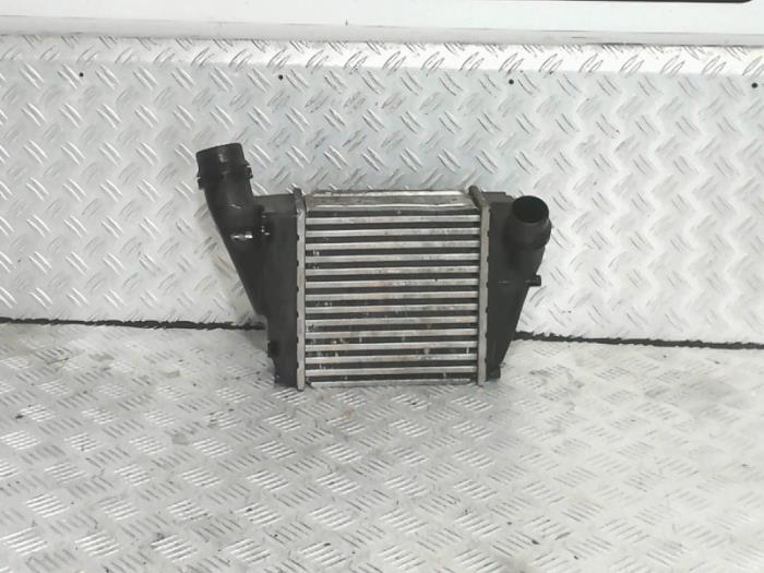 Usados Intercooler Renault Twingo II (CN) 1.5 dCi 90 FAP Precio € 70,00 Norma de margen ofrecido por Automaterialen Ronald Morien B.V.