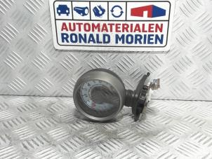 Gebrauchte Drehzahlmesser Peugeot 107 1.0 12V Preis € 35,00 Margenregelung angeboten von Automaterialen Ronald Morien B.V.