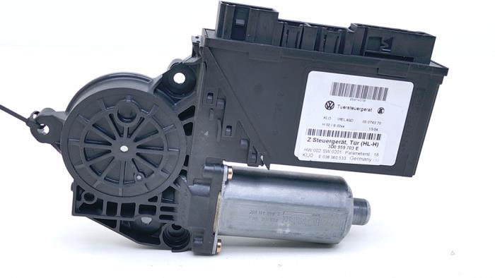 Usados Motor de ventanilla de puerta Volkswagen Phaeton (3D) 4.2 V8 40V 4Motion Precio € 45,00 Norma de margen ofrecido por Automaterialen Ronald Morien B.V.