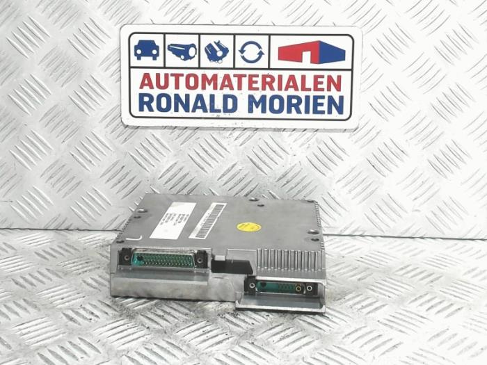 Begagnade Telefonmodul Volkswagen Phaeton (3D) 4.2 V8 40V 4Motion Pris € 75,00 Marginaltabell erbjuds av Automaterialen Ronald Morien B.V.