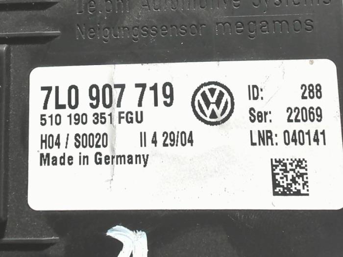 Alarm module from a Volkswagen Phaeton (3D) 4.2 V8 40V 4Motion 2004