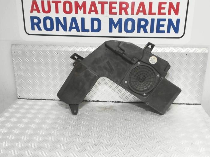 Usagé Caisson de graves Audi A4 Avant (B7) 2.7 TDI V6 24V Prix € 45,00 Règlement à la marge proposé par Automaterialen Ronald Morien B.V.
