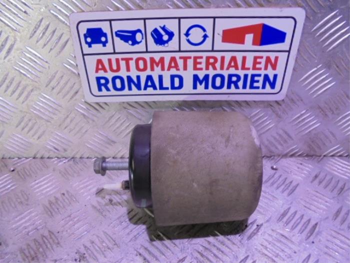 Usagé Support moteur Volkswagen Phaeton (3D) 4.2 V8 40V 4Motion Prix € 35,00 Règlement à la marge proposé par Automaterialen Ronald Morien B.V.
