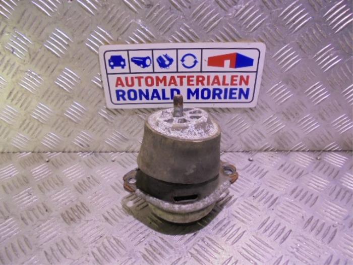 Gebrauchte Motorlager Volkswagen Touareg (7LA/7L6) 5.0 TDI V10 Preis € 30,00 Margenregelung angeboten von Automaterialen Ronald Morien B.V.
