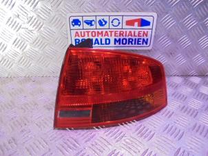 Gebrauchte Rücklicht rechts Audi A4 (B6) 1.9 TDI 115 Preis € 35,00 Margenregelung angeboten von Automaterialen Ronald Morien B.V.