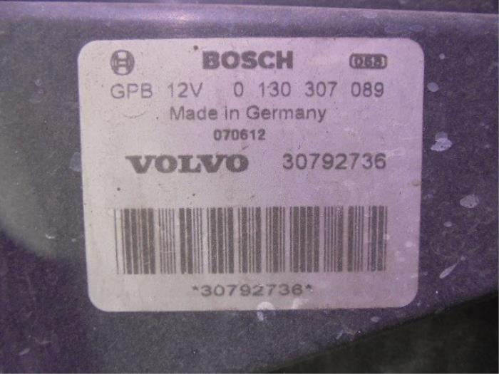Aleta de refrigeración de un Volvo V50 (MW) 2.4 D5 20V Autom.. 2007