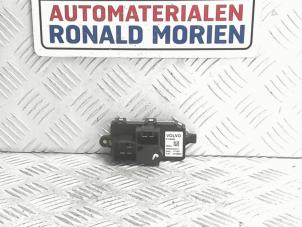 Usados Resistencia de calefactor Volvo V40 (MV) 2.0 T2 16V Precio € 35,00 Norma de margen ofrecido por Automaterialen Ronald Morien B.V.