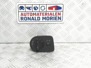 Usados Interruptor de luz Seat Ibiza IV (6J5) 1.2 TDI Ecomotive Precio € 20,00 Norma de margen ofrecido por Automaterialen Ronald Morien B.V.