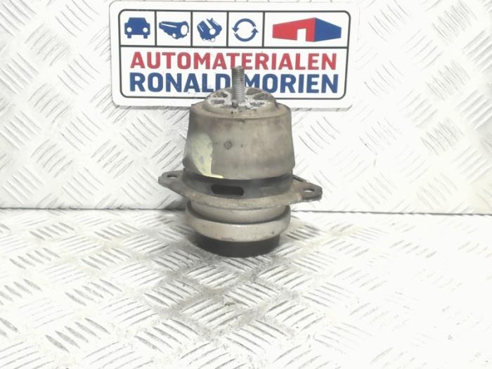 Used Engine mount Audi Q7 (4LB) 3.0 TDI V6 24V Price € 45,00 Margin scheme offered by Automaterialen Ronald Morien B.V.