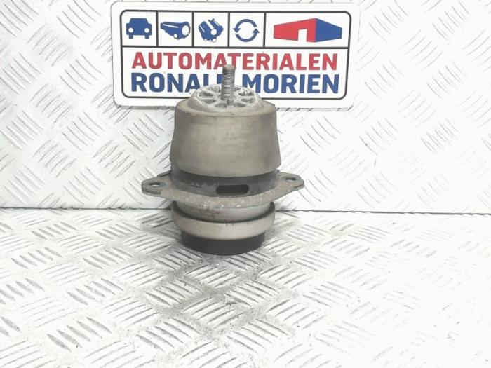 Used Engine mount Audi Q7 (4LB) 3.0 TDI V6 24V Price € 45,00 Margin scheme offered by Automaterialen Ronald Morien B.V.