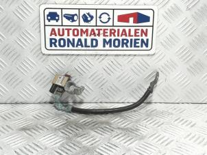 Usados Poste de batería Ford Fiesta 6 (JA8) Precio € 20,00 Norma de margen ofrecido por Automaterialen Ronald Morien B.V.