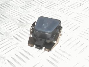 Usados Sensor de lluvia Peugeot 208 I (CA/CC/CK/CL) 1.4 16V Precio € 25,00 Norma de margen ofrecido por Automaterialen Ronald Morien B.V.