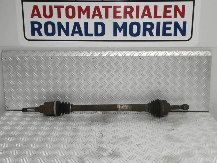Gebrauchte Antriebswelle rechts vorne Peugeot 208 I (CA/CC/CK/CL) 1.4 16V Preis € 39,00 Margenregelung angeboten von Automaterialen Ronald Morien B.V.
