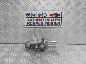 Used Master cylinder Mitsubishi Canter 3.0 Di-D 16V 413 Price € 50,00 Inclusive VAT offered by Automaterialen Ronald Morien B.V.