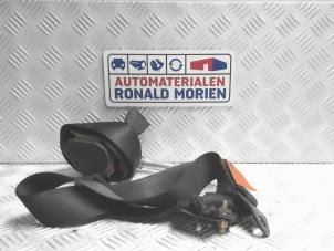 Used Seatbelt tensioner, right Mercedes Vito (638.0) 2.3 110D Price € 39,00 Margin scheme offered by Automaterialen Ronald Morien B.V.