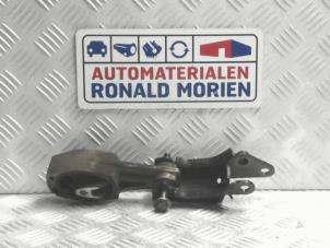 Used Gearbox mount Citroen C4 Cactus (0B/0P) 1.6 Blue Hdi 100 Price € 25,00 Margin scheme offered by Automaterialen Ronald Morien B.V.