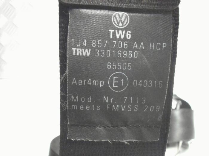 Seatbelt tensioner, right from a Volkswagen Golf IV (1J1) 1.9 TDI 100 2003