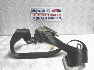 Used Seatbelt tensioner, right Volkswagen Golf IV (1J1) 1.9 TDI 100 Price € 29,00 Margin scheme offered by Automaterialen Ronald Morien B.V.