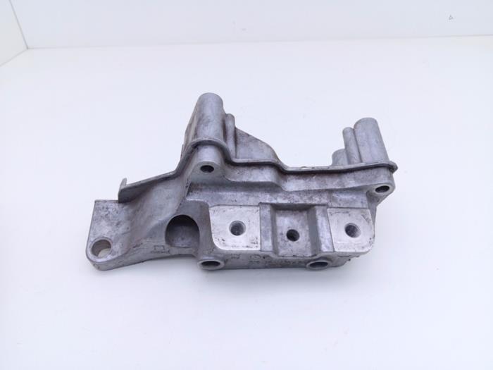 Used Engine mount Volkswagen Caddy Combi III (2KB,2KJ) 1.4 16V Price € 25,00 Margin scheme offered by Automaterialen Ronald Morien B.V.