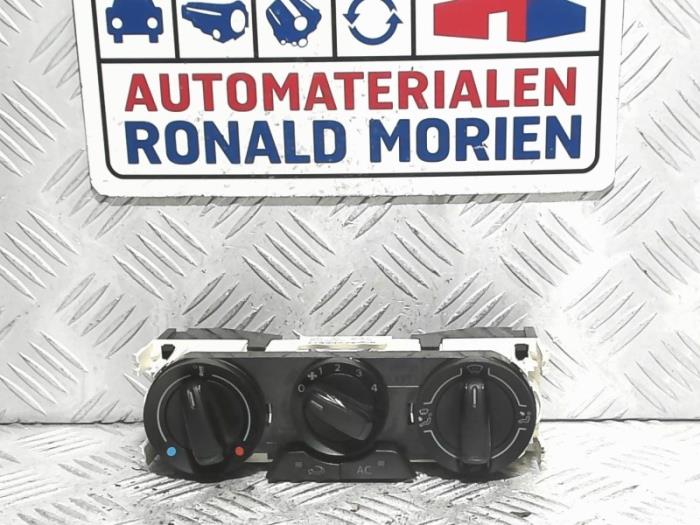 Gebrauchte Klimabedienteil Audi A1 (8X1/8XK) 1.2 TFSI Preis € 55,00 Margenregelung angeboten von Automaterialen Ronald Morien B.V.