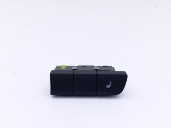Usados Interruptor Audi A1 (8X1/8XK) 1.2 TFSI Precio € 15,00 Norma de margen ofrecido por Automaterialen Ronald Morien B.V.