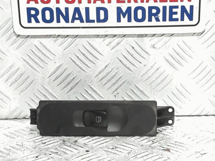 Usados Interruptor combinado de ventanillas Volkswagen Crafter 2.0 TDI 16V Precio € 9,99 IVA incluido ofrecido por Automaterialen Ronald Morien B.V.