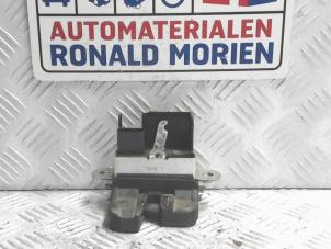 Usados Mecanismo de cierre del portón trasero Volkswagen Golf Precio € 29,00 Norma de margen ofrecido por Automaterialen Ronald Morien B.V.