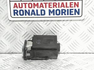 Used Electronic ignition key Volkswagen Passat Variant (3C5) 2.0 TDI 16V 140 Price € 35,00 Margin scheme offered by Automaterialen Ronald Morien B.V.