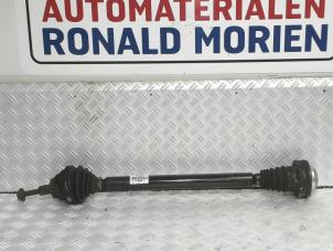 Used Front drive shaft, right Volkswagen Passat Variant (3C5) 2.0 TDI 16V 140 Price € 25,00 Margin scheme offered by Automaterialen Ronald Morien B.V.
