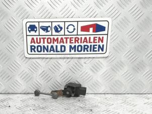 Used Rear suspension height controller, right Mercedes E Estate (S212) E-250 CDI 16V BlueEfficiency Price € 25,00 Margin scheme offered by Automaterialen Ronald Morien B.V.