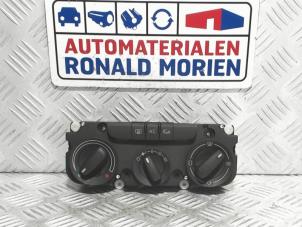 Usagé Panneau de commandes chauffage Audi A3 Sportback (8PA) 1.4 TFSI 16V Prix € 49,00 Règlement à la marge proposé par Automaterialen Ronald Morien B.V.